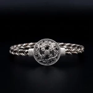 Ornate Round Noa