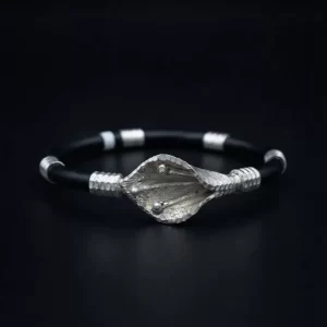 Artisan Leaf-Motif Noa