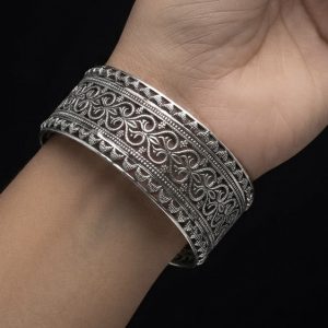 Lata Vine Handcrafted Silver Chur