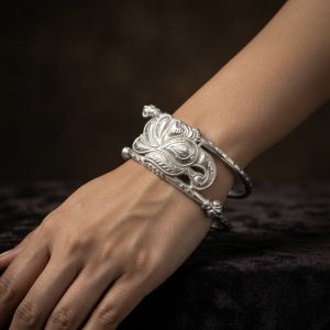 Kalka Leaf Handcrafted Silver Chur