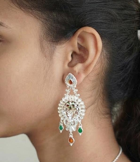 Elaborate floral filigree motif with enamel detailing - Image 2