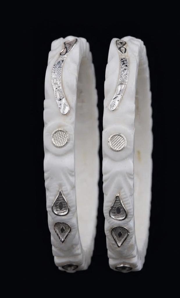 Carved Vine Shankha Bangles